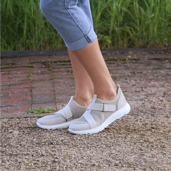 OTBT Vickie Sneakers - Picture 2 of 9